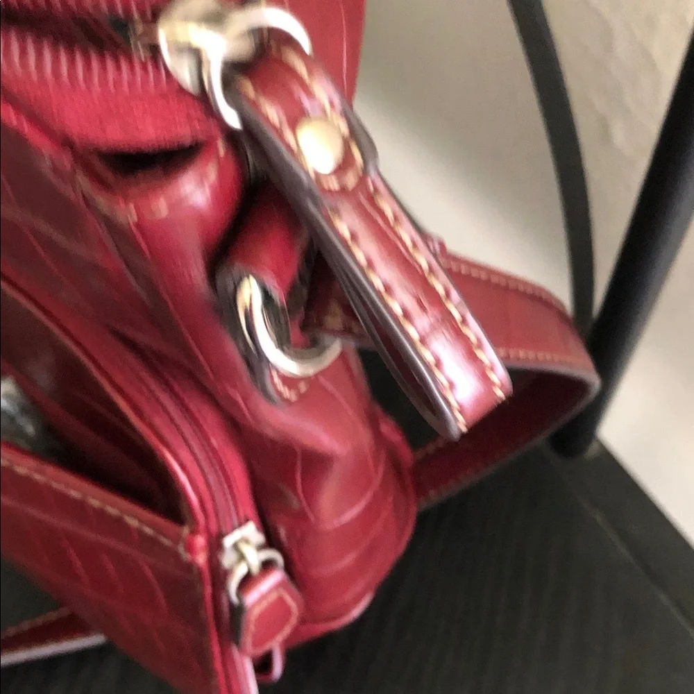 Relic fall Burgundy Croc-Embossed Crossbody Bag